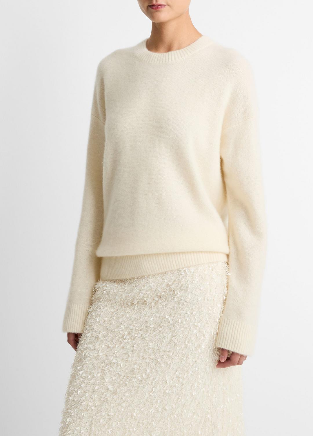 VINCE Plush Cashmere Crew Neck Sweater in Crew Neck