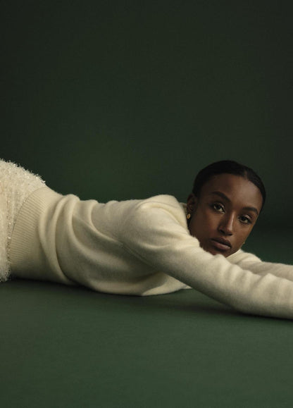 VINCE Plush Cashmere Crew Neck Sweater in Crew Neck