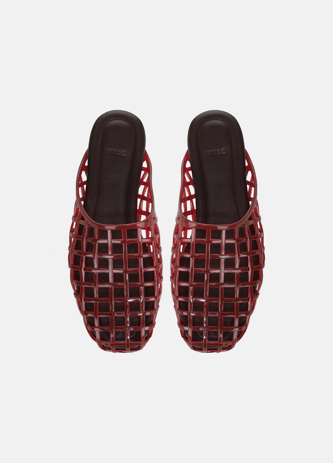 VINCE Barcelona Jelly Sandal in Sandals